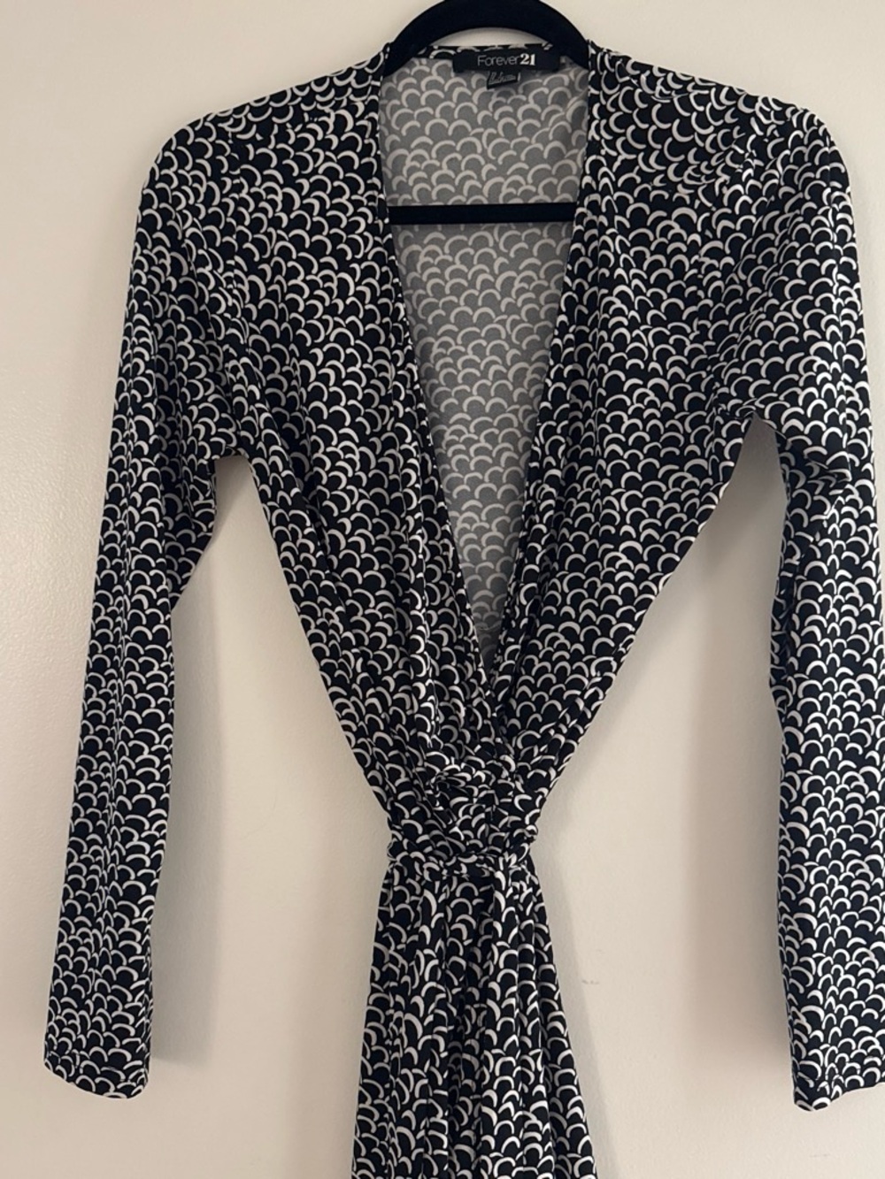 Forever 21 Black and White Scallop Print Wrap Top